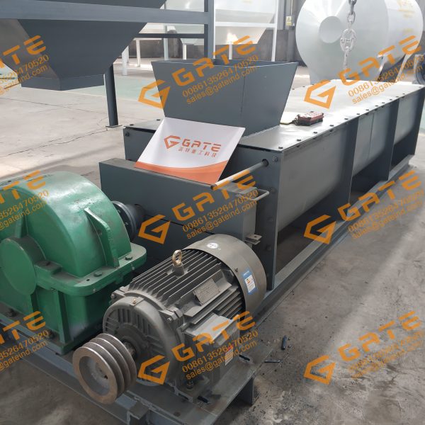 What are the performance advantages of the organic fertilizer double shaft mixer?